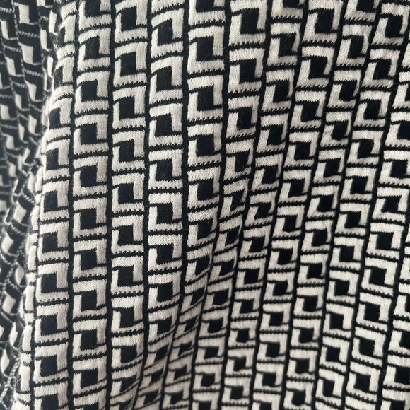 Lane Bryant Size 14/16 1X Black And White Geometric Skater Sweater dress - Picture 4 of 5